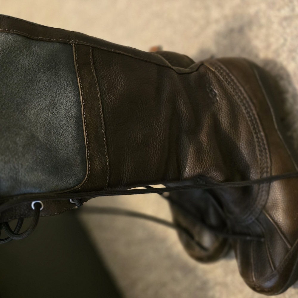 Women's Ugg Brown Leather Boots